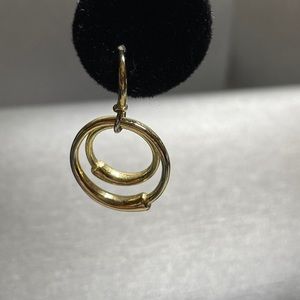 Concentric Circles in a gold tone Dangle drop hook earrings 1”.